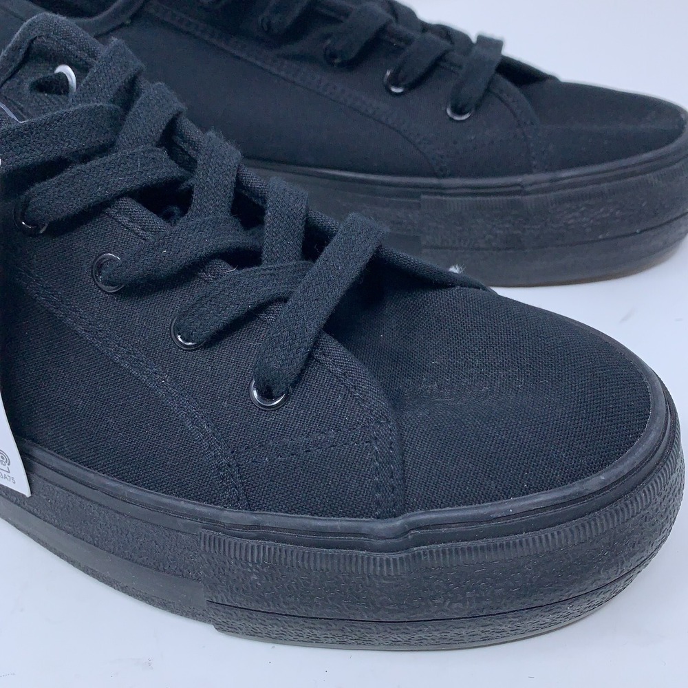 H&M Womens Shoe Size 10 Black Canvas Lace Up Sneakers NWT - Picture 4 of 10